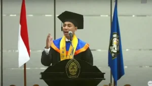 Kisah Inspiratif, Dari Buruh Mebel Hingga Jadi Lulusan Terbaik Undip