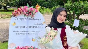 Kisah Inspiratif, Lulusan Terbaik Ungkap Fakta Unik Gaji Dosen PTS di Skripsinya