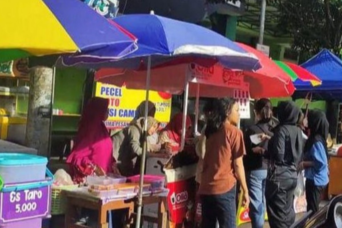 Pakar IPB Ungkap Fenomena War Takjil Lebih Dari Sekadar Perebutan Makanan